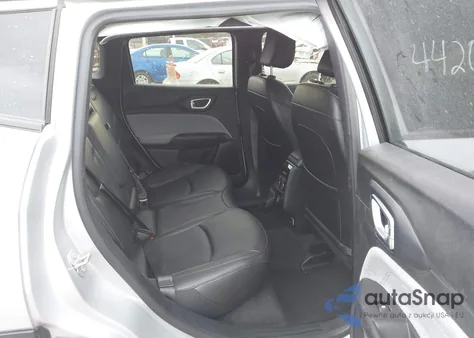 2024 Jeep Compass Latitude Lux Fwd z USA, uszkodzony, nr VIN 3C4NJDFN8RT129648